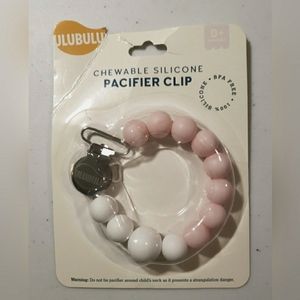 Ulubulu Chewable Silicone Pacifier Clip  *NWT*